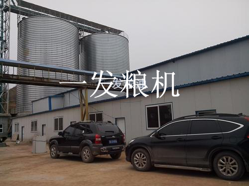 山西長(zhǎng)治30噸立式石磨面粉機(jī)組